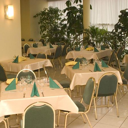 Hotel Bara Будапеща Ресторант снимка