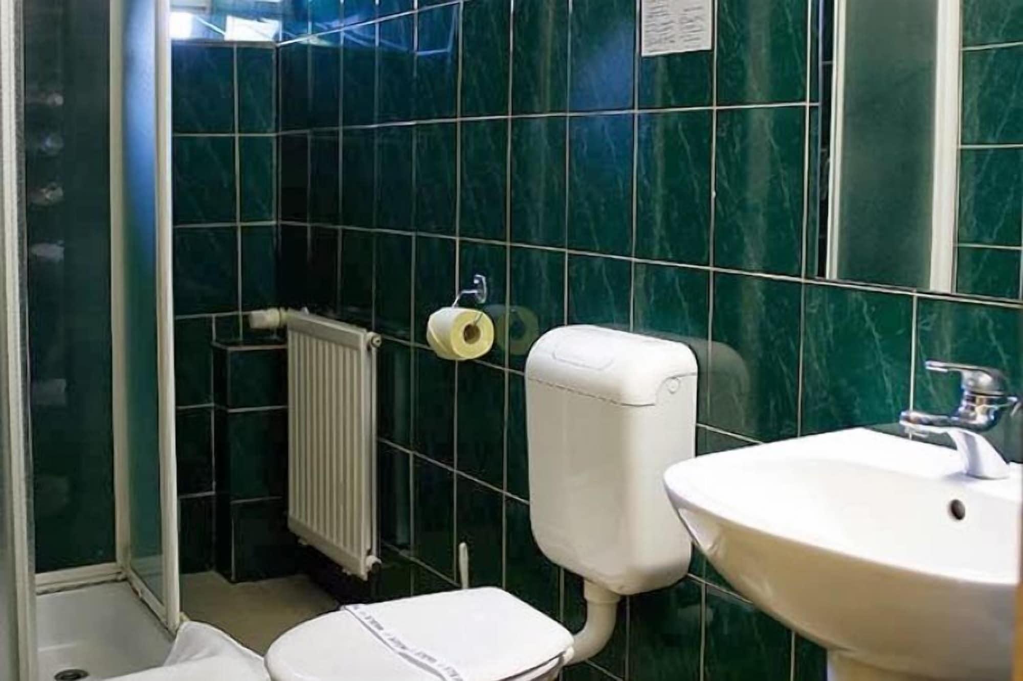 Hotel Bara Будапеща Екстериор снимка