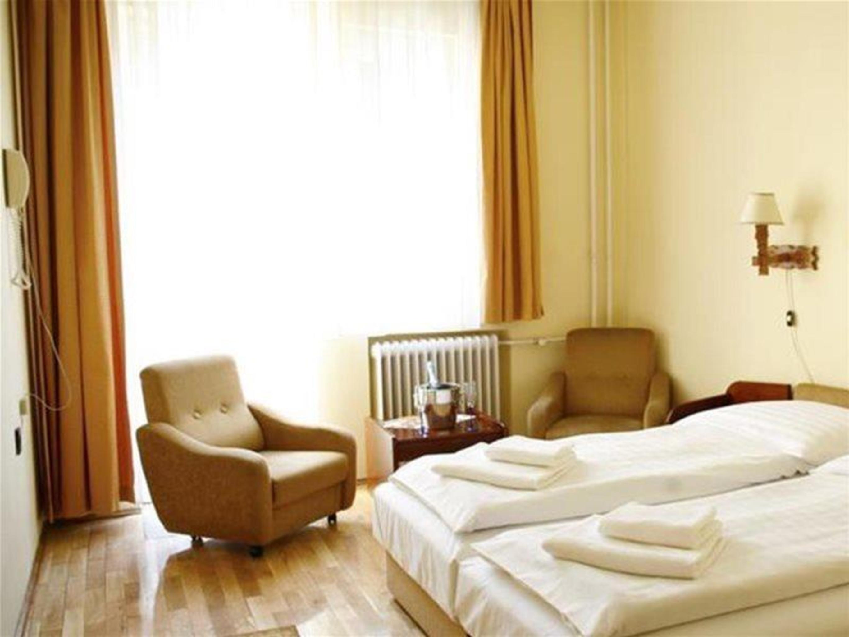 Hotel Bara Будапеща Екстериор снимка