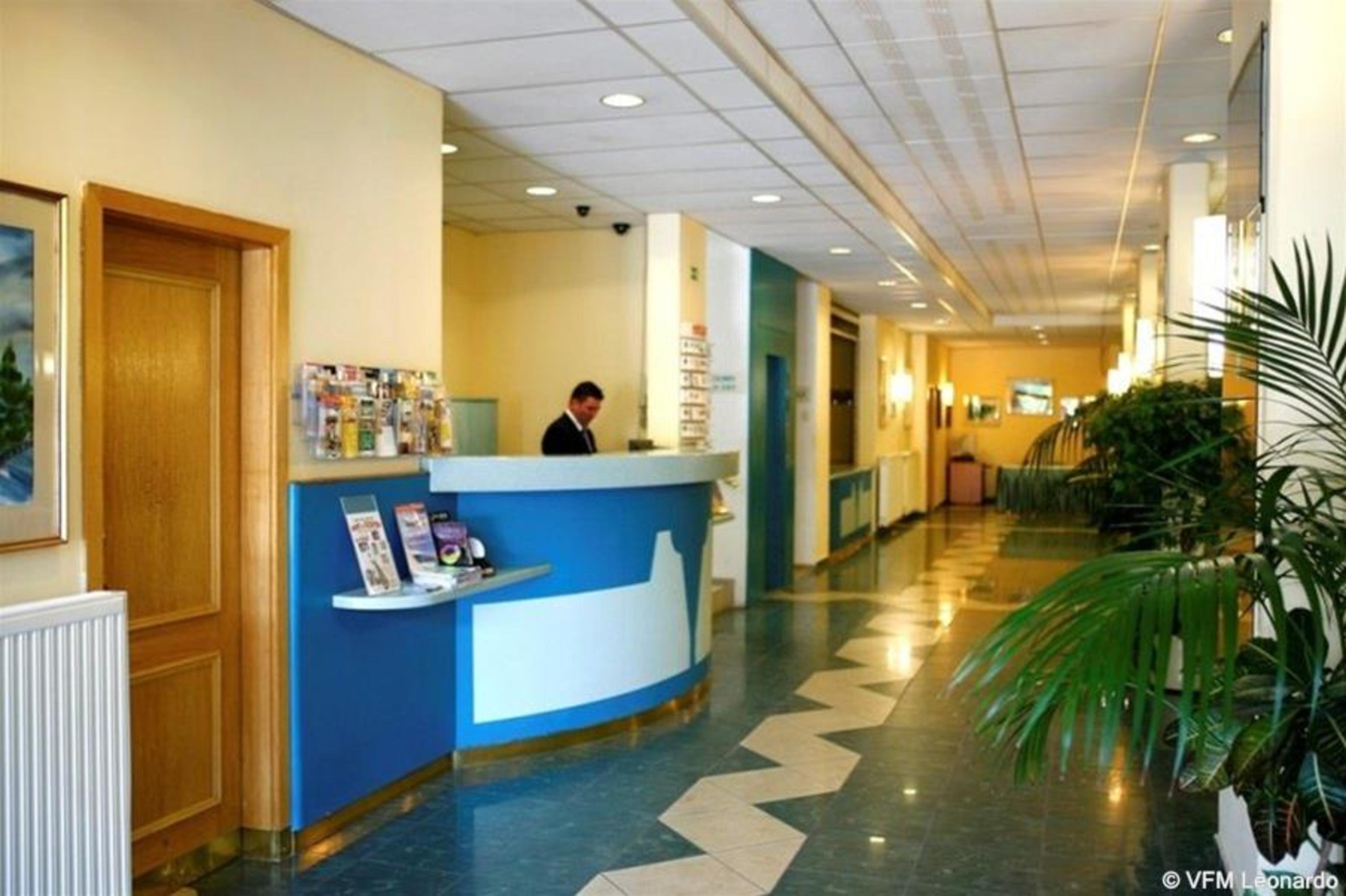 Hotel Bara Будапеща Екстериор снимка