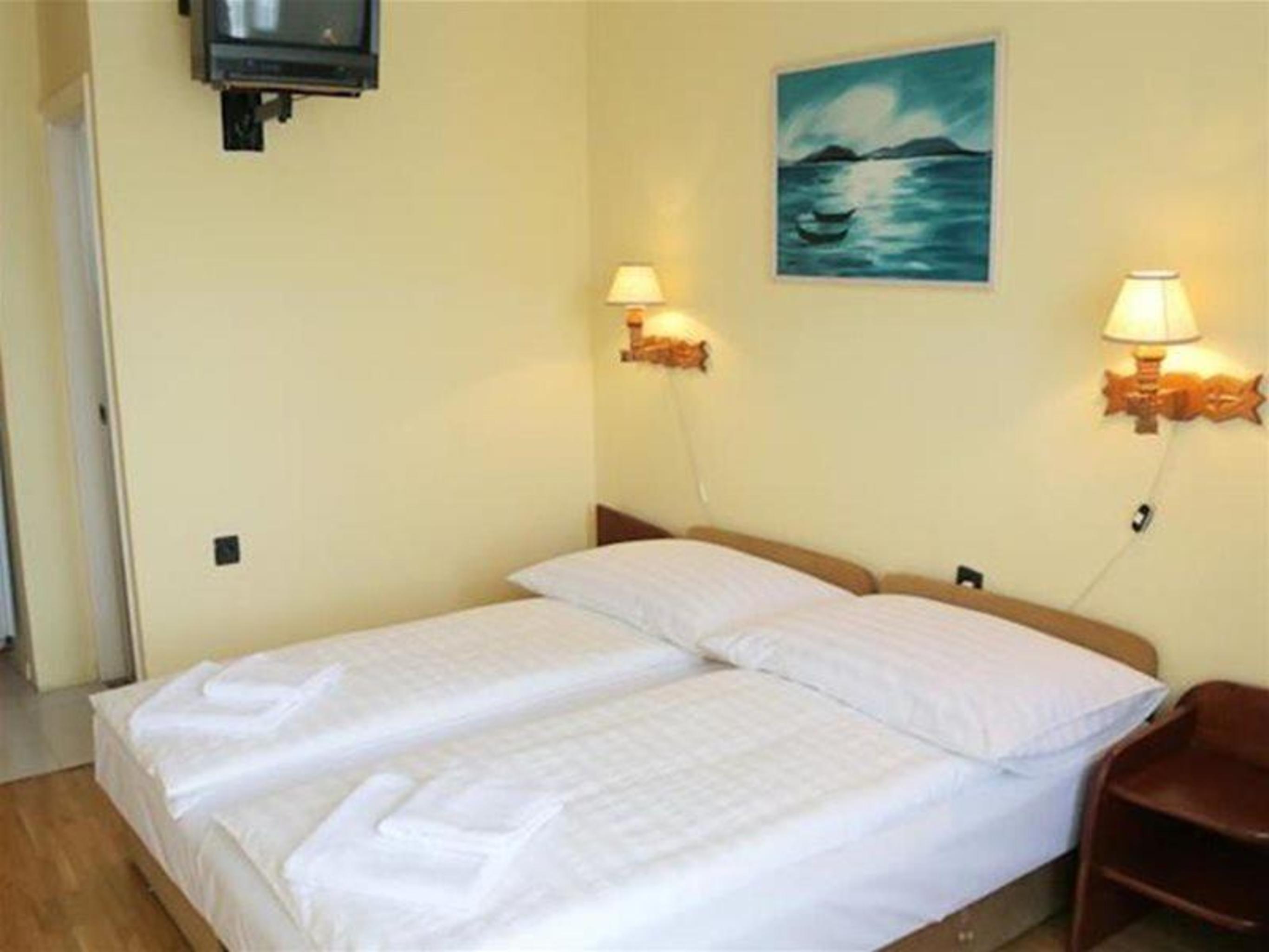 Hotel Bara Будапеща Екстериор снимка