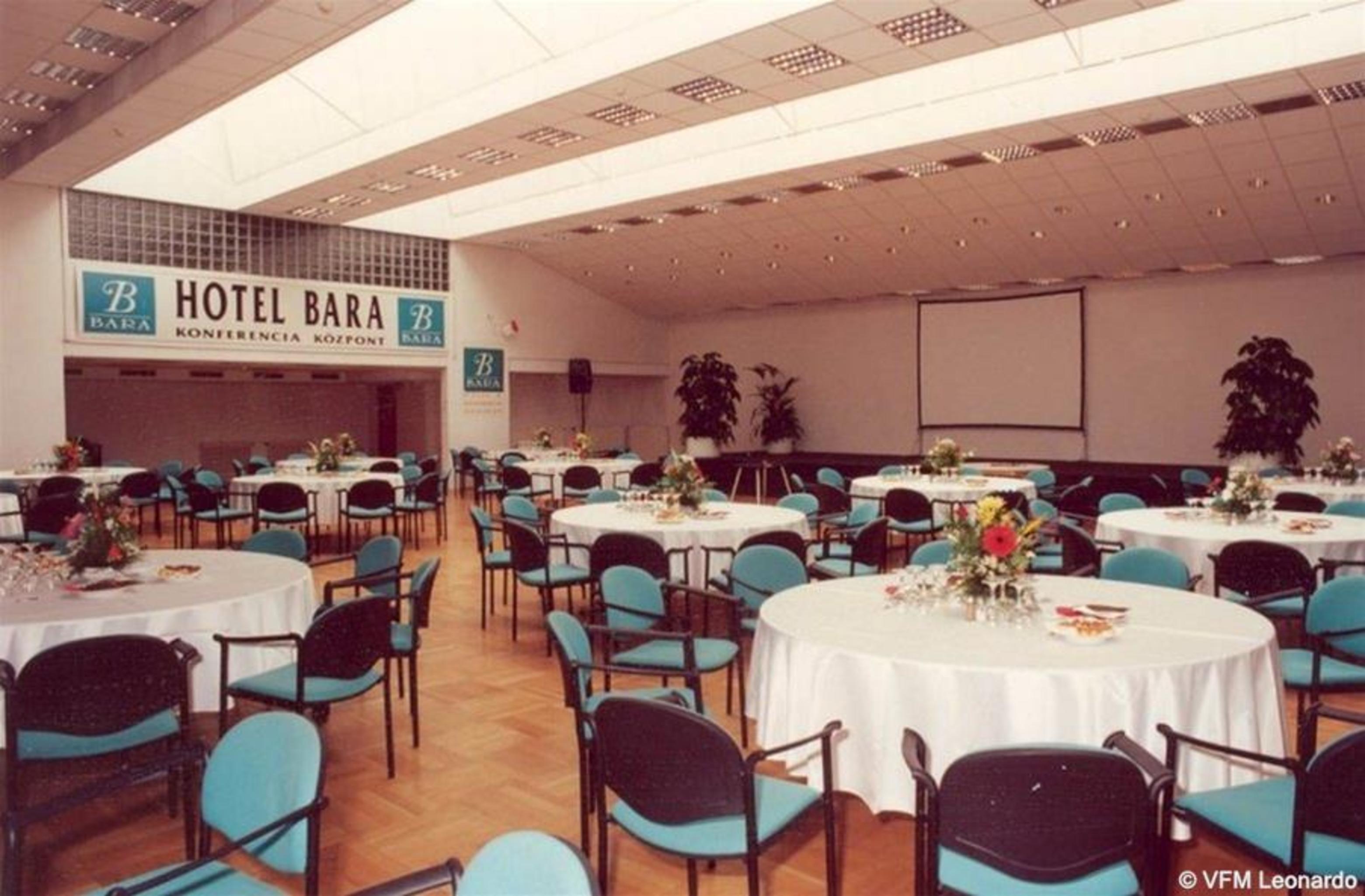 Hotel Bara Будапеща Екстериор снимка