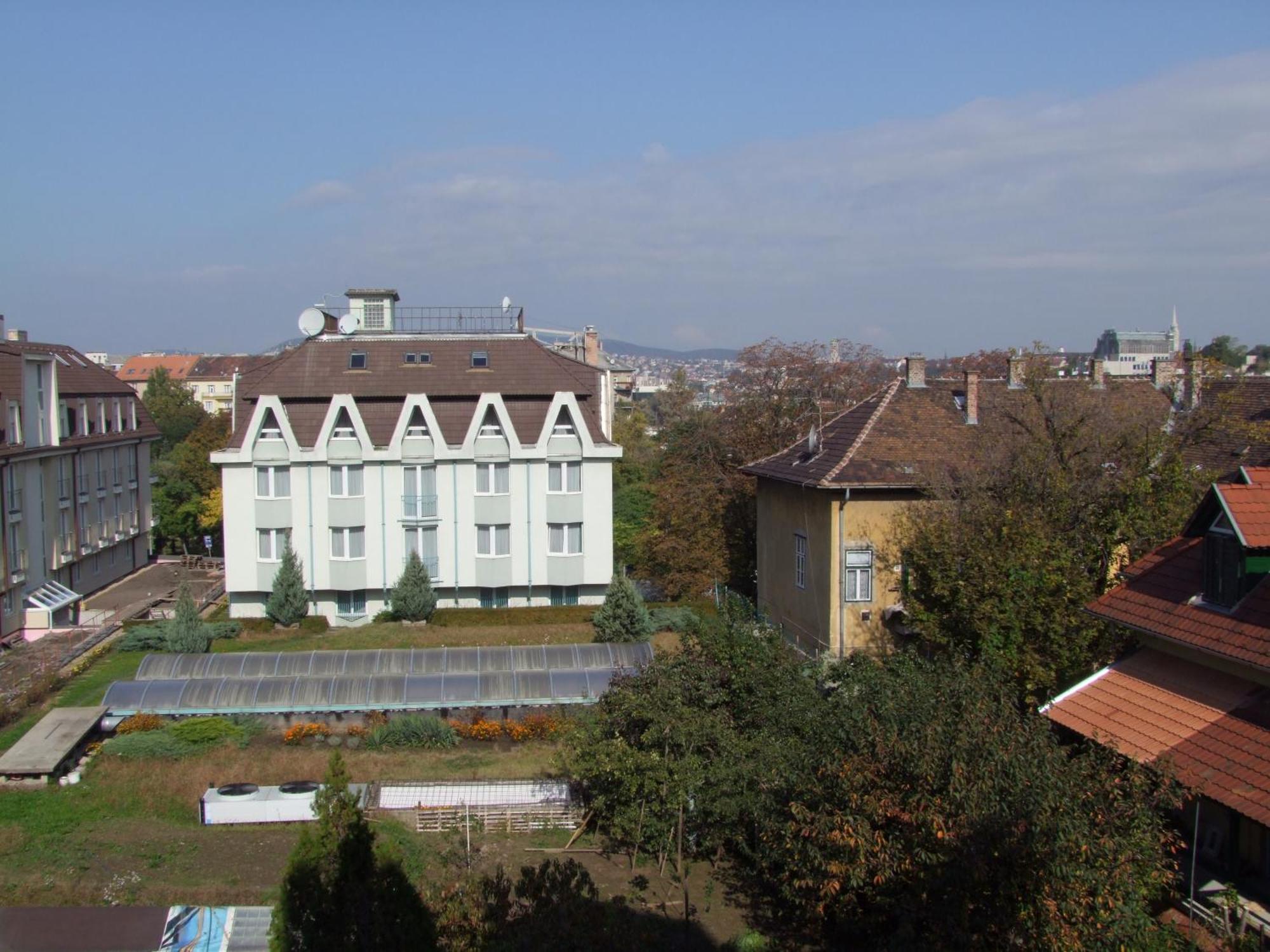 Hotel Bara Будапеща Екстериор снимка