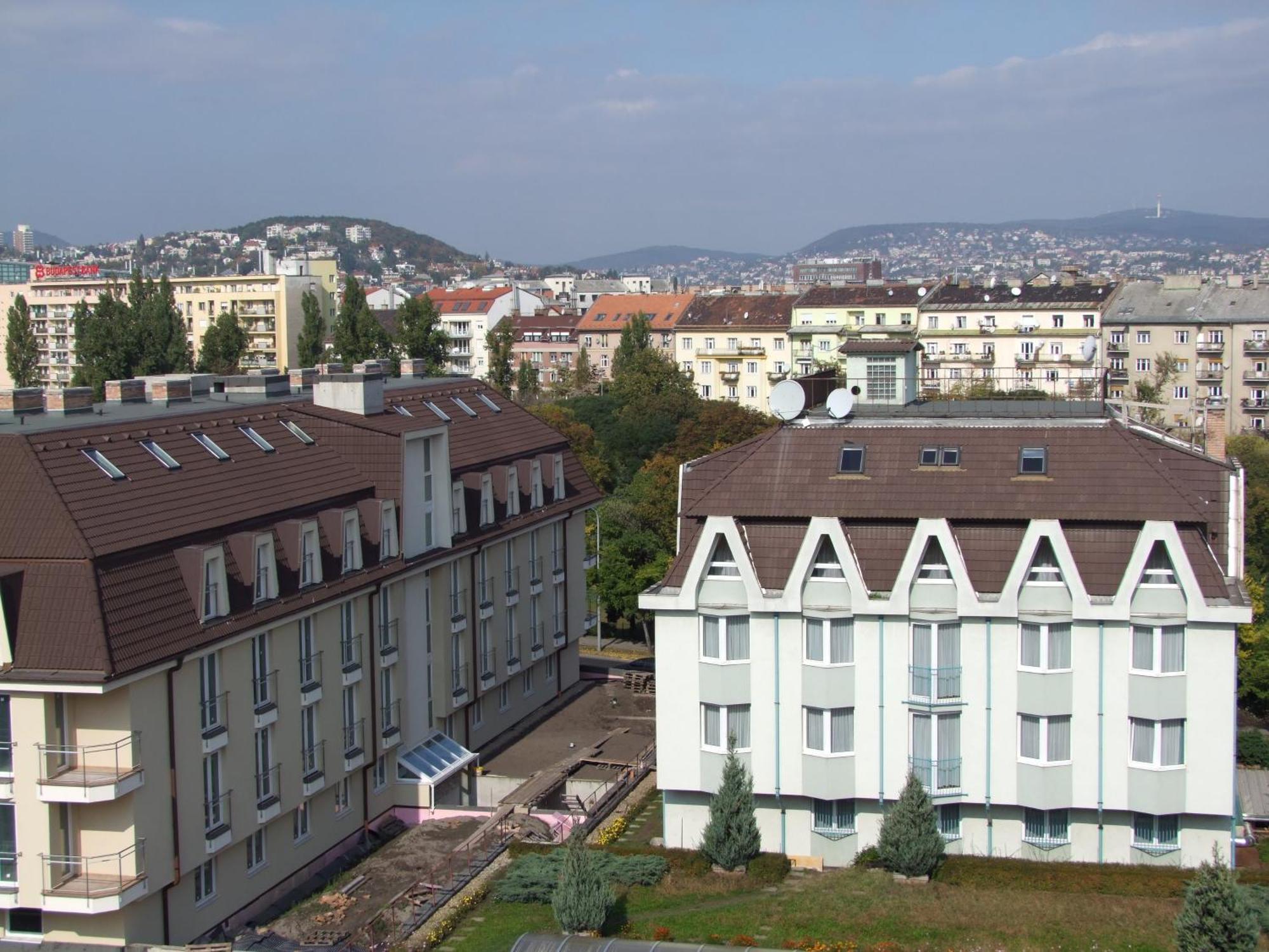Hotel Bara Будапеща Екстериор снимка