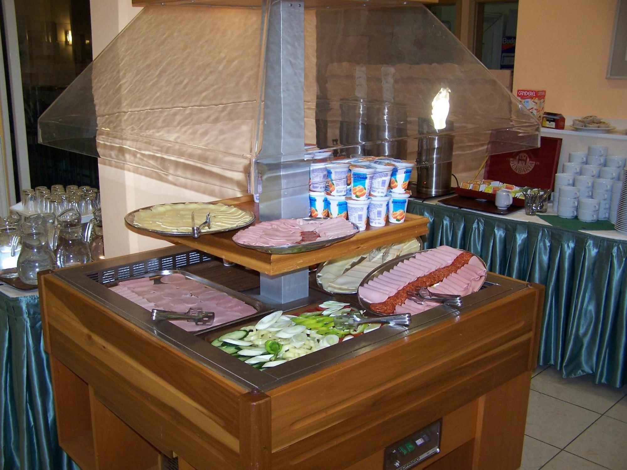 Hotel Bara Будапеща Екстериор снимка