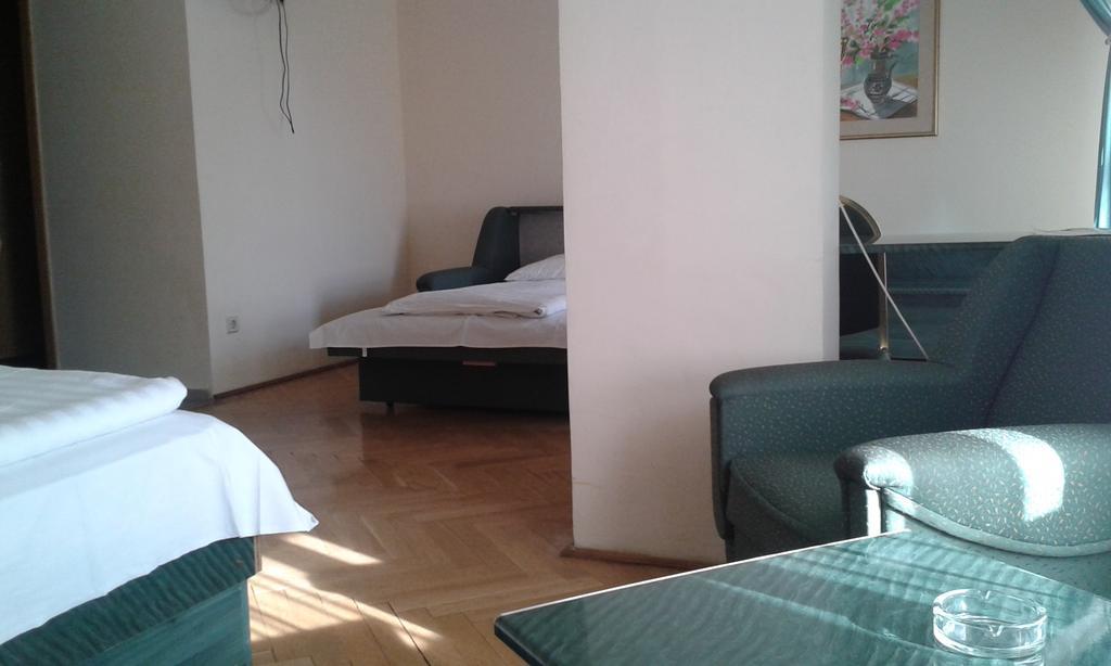 Hotel Bara Будапеща Екстериор снимка