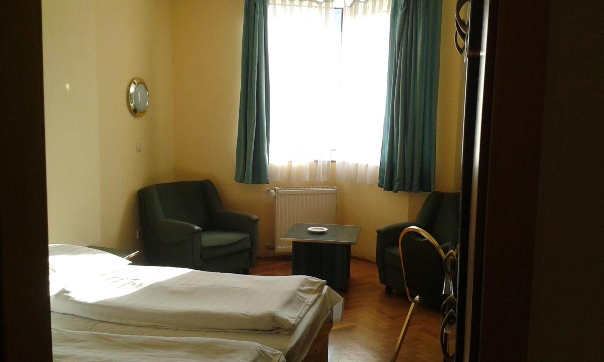 Hotel Bara Будапеща Екстериор снимка