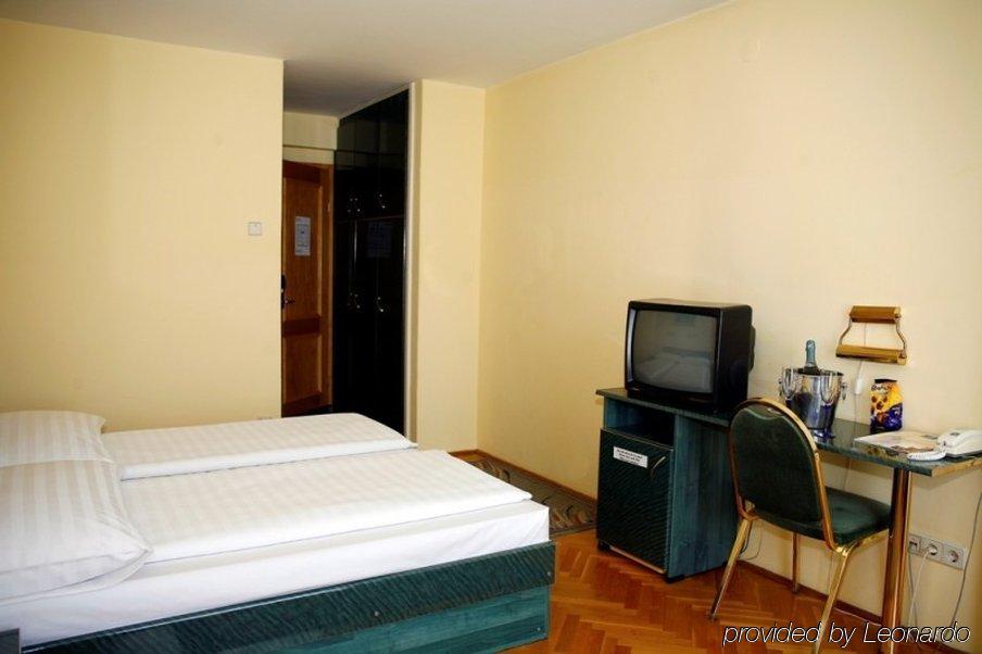 Hotel Bara Будапеща Стая снимка