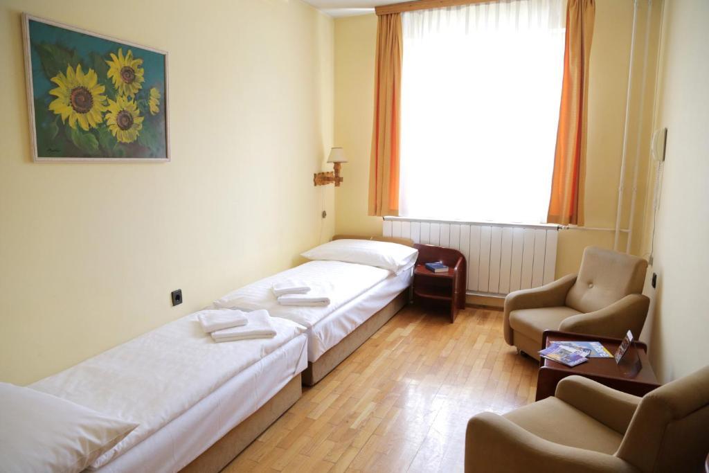 Hotel Bara Будапеща Екстериор снимка