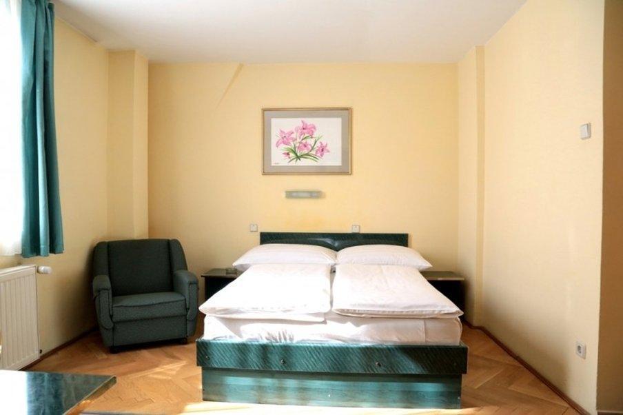 Hotel Bara Будапеща Екстериор снимка