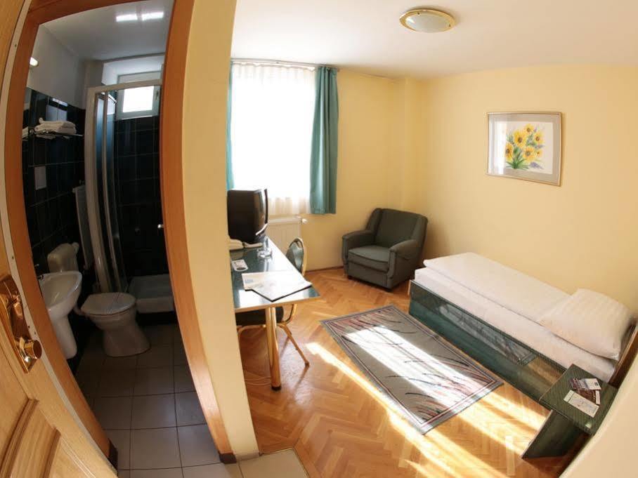 Hotel Bara Будапеща Стая снимка